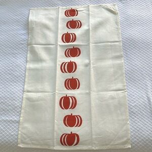 NWOT Tea Towel with pumpkins